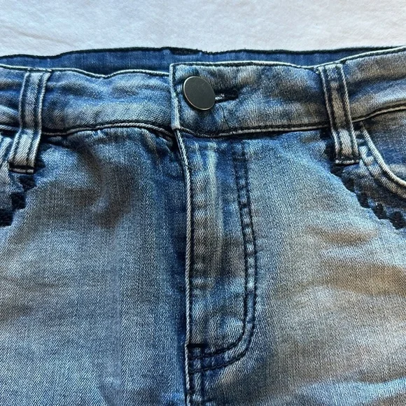 Design Lab Distressed Denim Jean Shorts - Picture 4 of 9